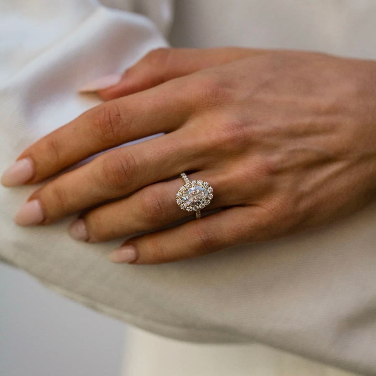 1.0-3.0 CT Oval Shaped Lab Grown Diamond Halo Engagement Ring