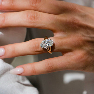 3.0-5.0 CT Oval Shaped Lab Grown Diamond Splite Shank Engagement Ring