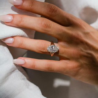 3.0-5.0 CT Oval Shaped Lab Grown Diamond Splite Shank Engagement Ring