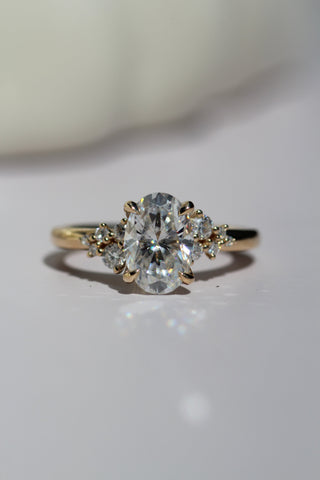 1.50 CT Oval F-VS1 Diamond Solitaire Engagement Ring