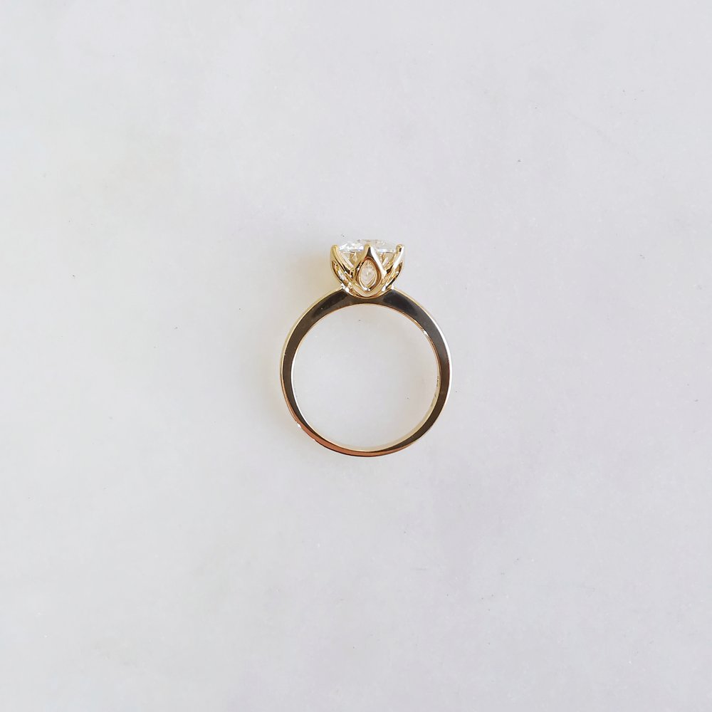 2.0 CT Round Cut Solitaire Moissanite Engagement Ring
