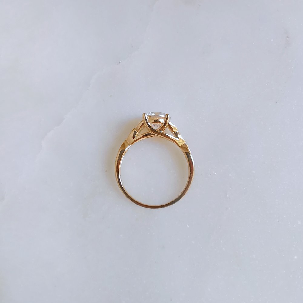 1.50 CT Round Cut Vintage Style Moissanite Engagement Ring
