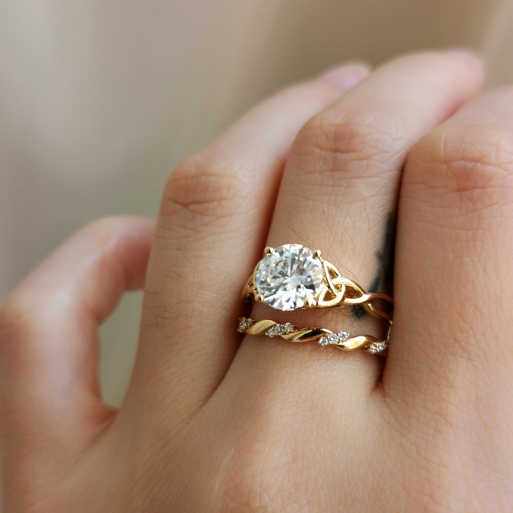 1.50 CT Round Cut Vintage Style Moissanite Engagement Ring