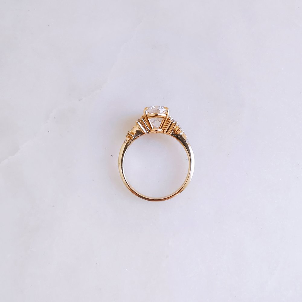 2.0 CT Oval Cut Dainty Moissanite Engagement Ring