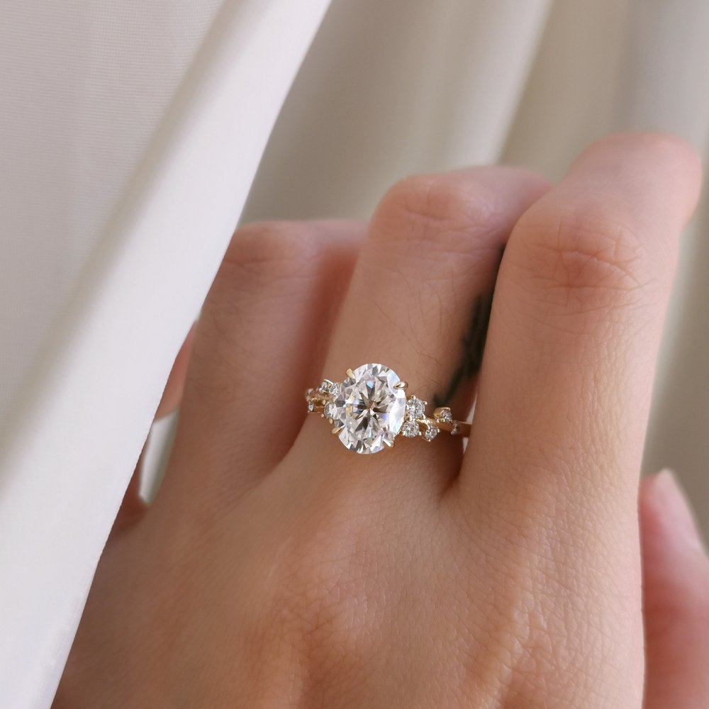 2.0 CT Oval Cut Dainty Moissanite Engagement Ring