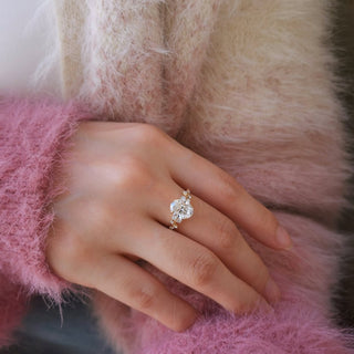 2.0 CT Oval Cut Dainty Moissanite Engagement Ring