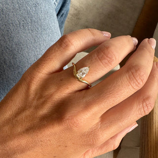 1.0-3.0 CT Pear Shaped Lab Grown Diamond Unique Engagement Ring