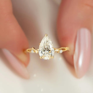 1.5-3.5 CT Pear Lab Grown Diamond Twisted Pave Engagement Ring