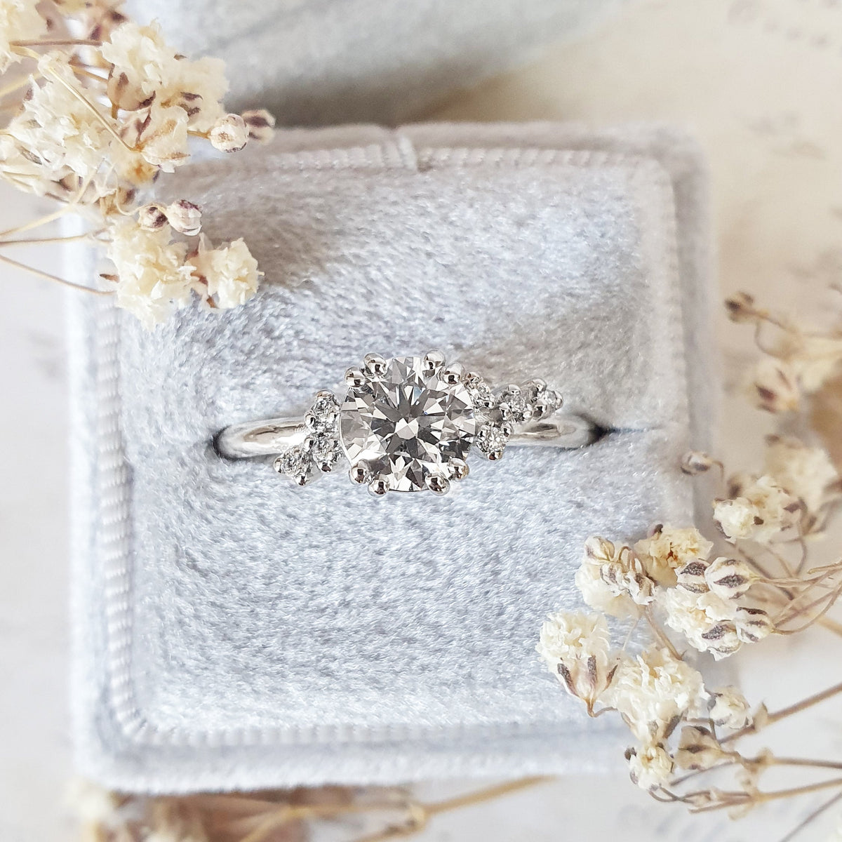 1.0 CT Round Cluster Style D/VS1 Lab Grown Diamond Engagement Ring - violetjewels