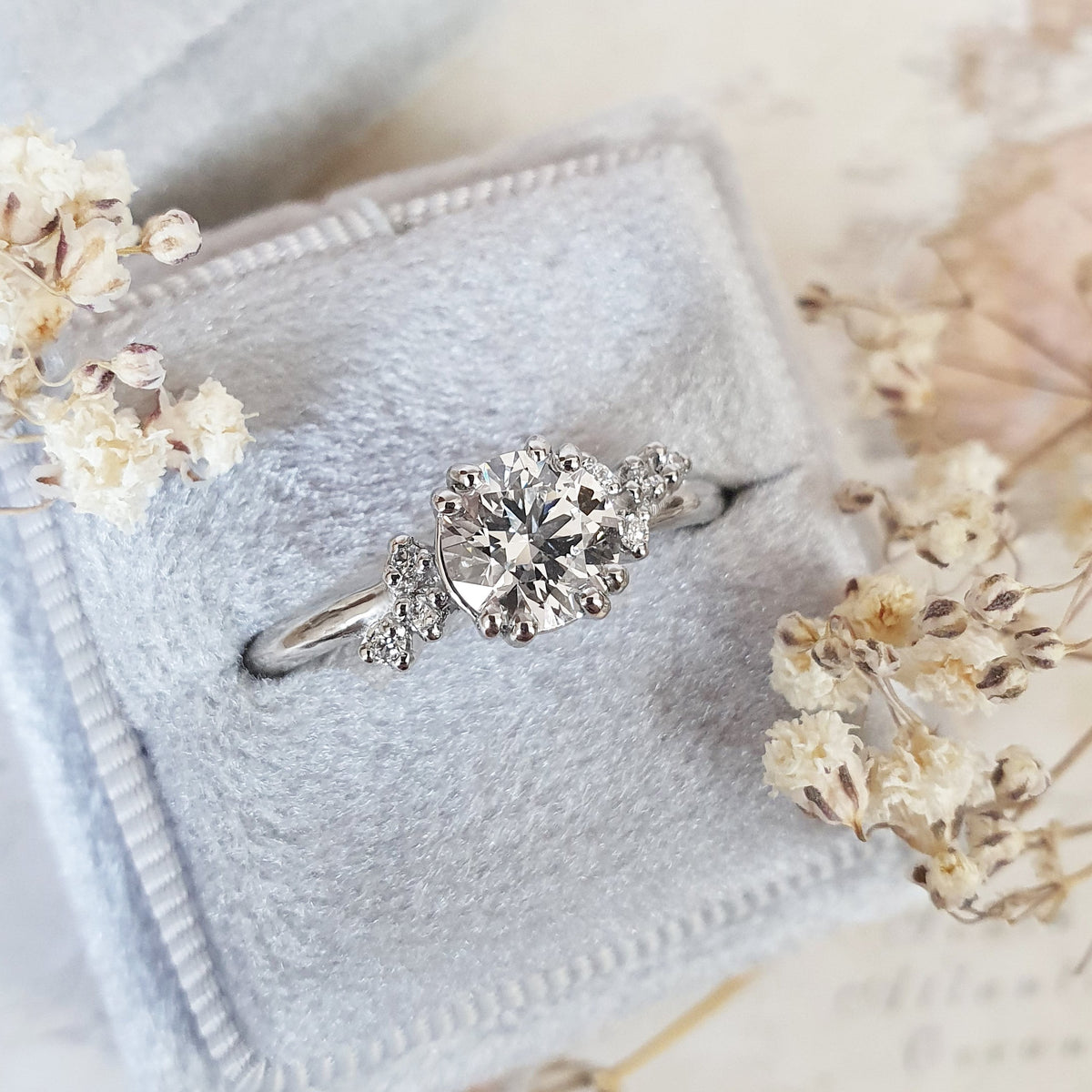 1.0 CT Round Cluster Style D/VS1 Lab Grown Diamond Engagement Ring - violetjewels