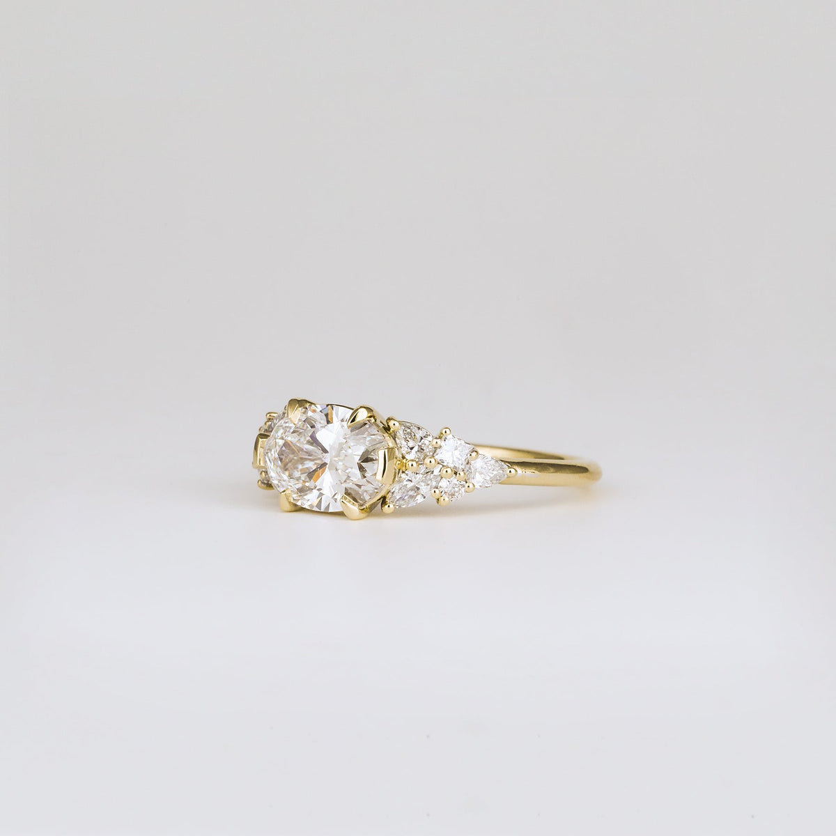 1.0-3.0 CT Oval Lab Grown Diamond Cluster Engagement ring