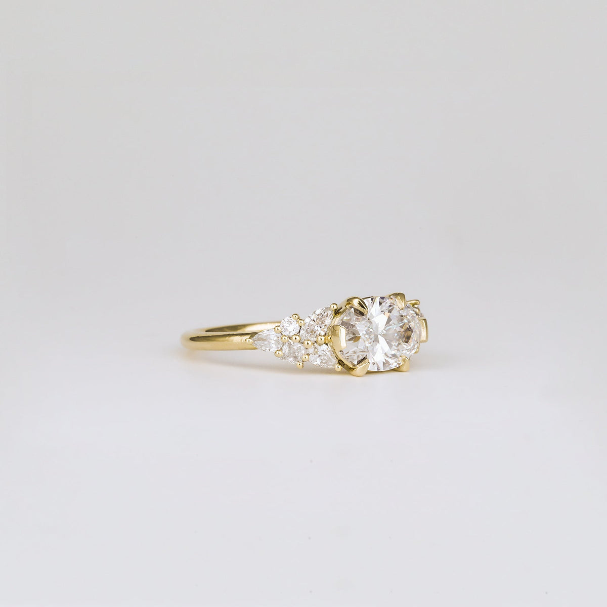 1.0-3.0 CT Oval Lab Grown Diamond Cluster Engagement ring