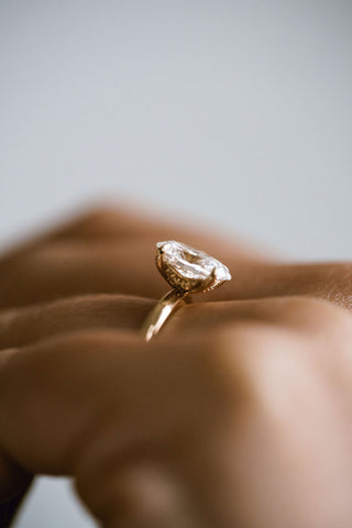 1.0 - 3.0 CT Oval CVD Diamond Solitaire Engagement Ring
