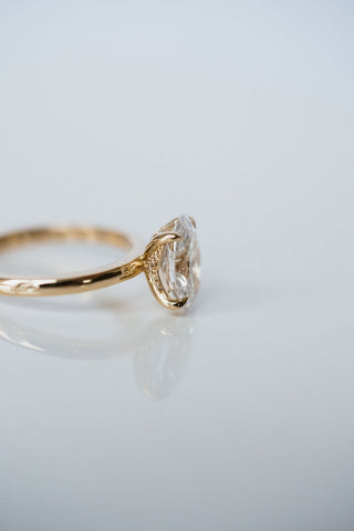 1.0 - 3.0 CT Oval CVD Diamond Solitaire Engagement Ring