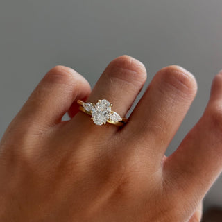 1.30-3.50 CT Oval CVD Diamond Three Stone Style Engagement Ring