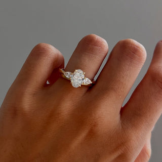 1.30-3.50 CT Oval CVD Diamond Three Stone Style Engagement Ring