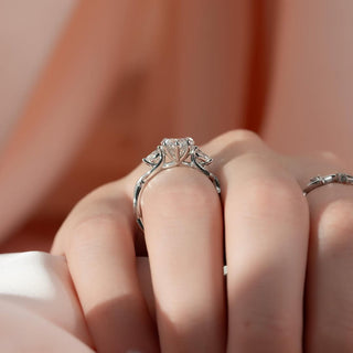 1.0-3.0 CT Pear CVD Diamond Three Stone Setting Engagement Ring