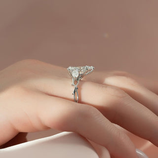 1.0-3.0 CT Pear CVD Diamond Three Stone Setting Engagement Ring
