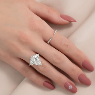 3.5-5.5 CT Pear CVD Diamond Three Stone Setting Engagement Ring