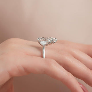 3.5-5.5 CT Pear CVD Diamond Three Stone Setting Engagement Ring