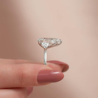3.5-5.5 CT Pear CVD Diamond Three Stone Setting Engagement Ring