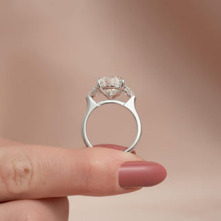 3.5-5.5 CT Pear CVD Diamond Three Stone Setting Engagement Ring
