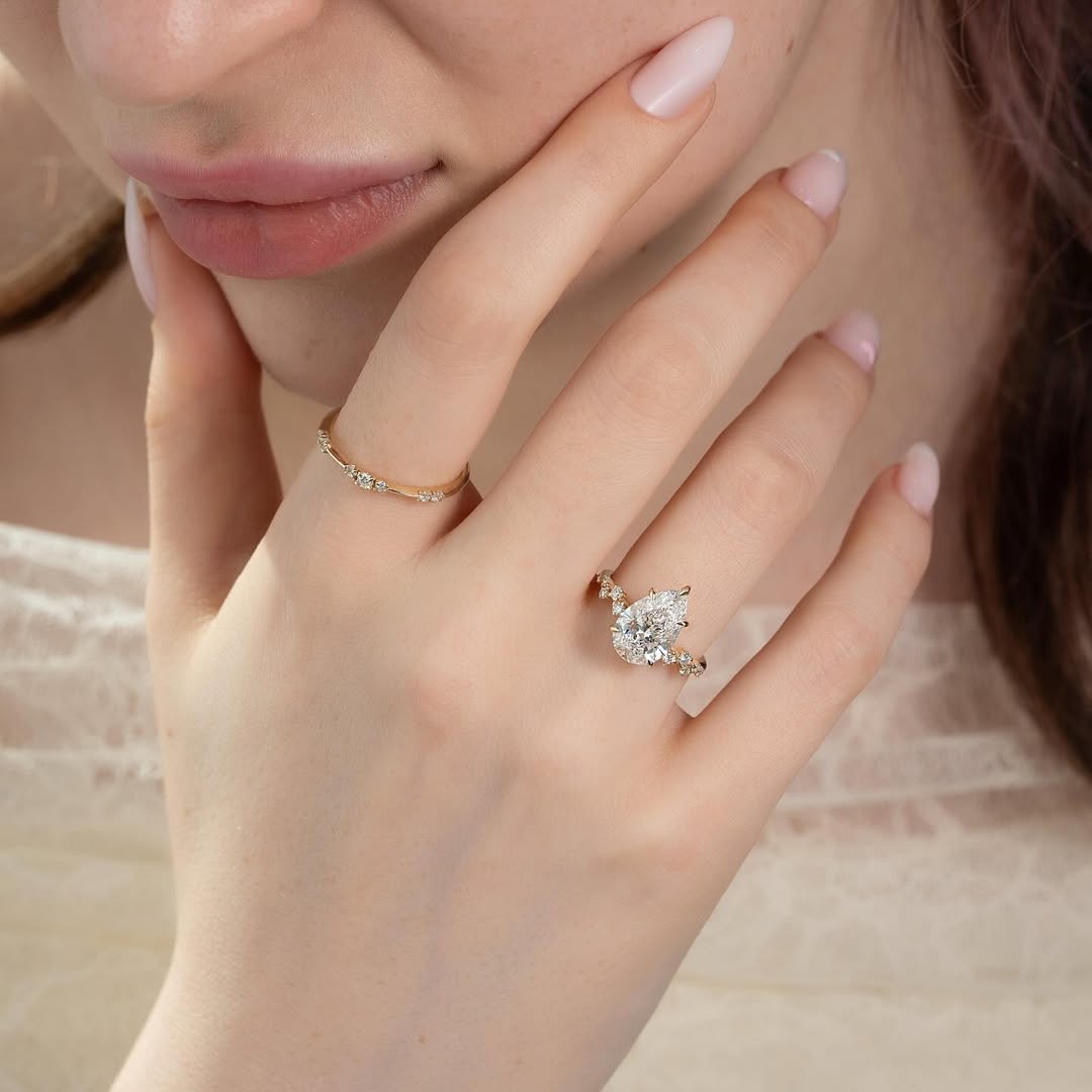 1.0-3.0 CT Pear Lab Grown Diamond Cluster Engagement Ring