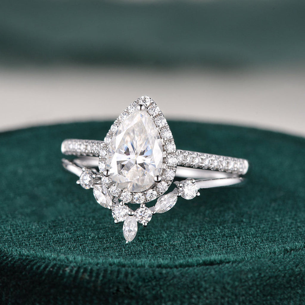 2.0 CT Pear Cut Halo Moissanite Bridal Ring Set - violetjewels