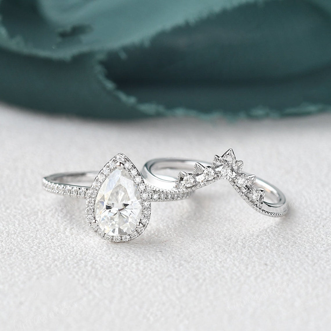 2.0 CT Pear Cut Halo Moissanite Bridal Ring Set - violetjewels