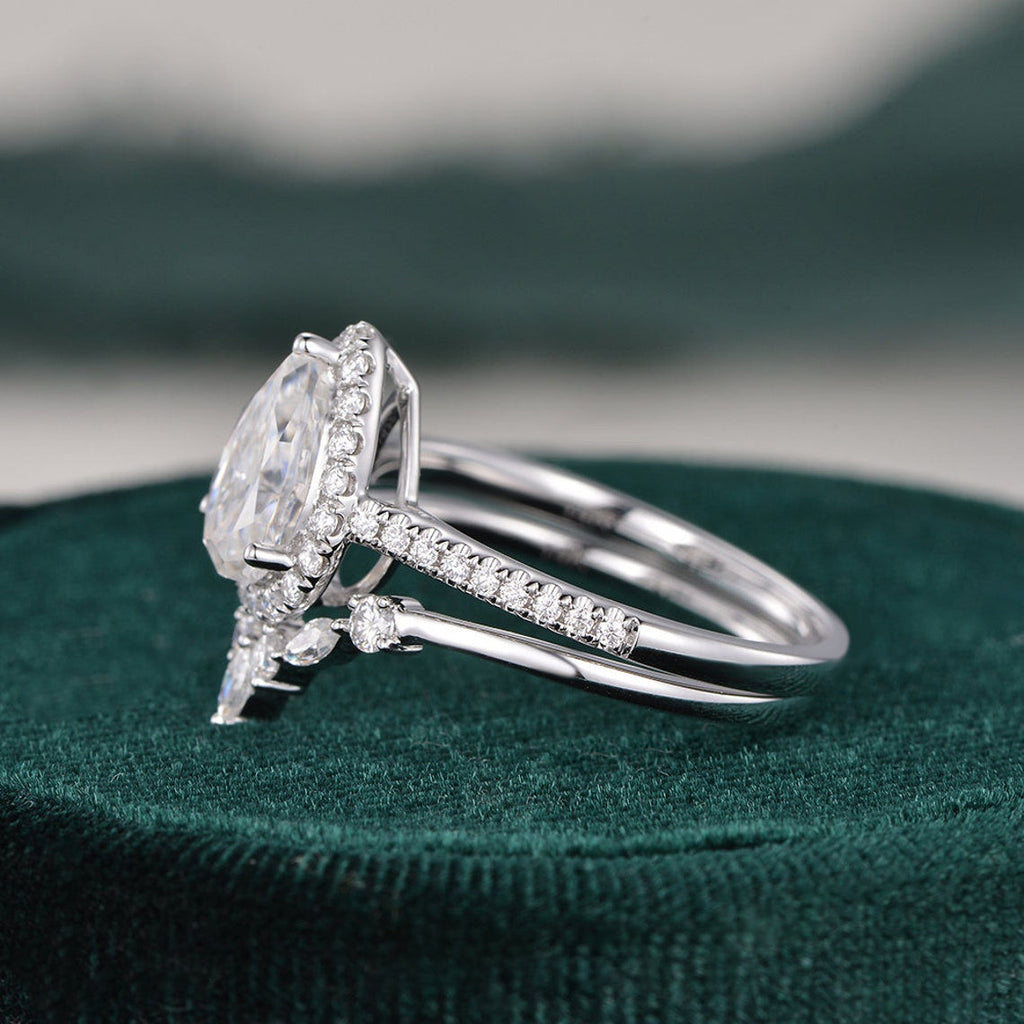 2.0 CT Pear Cut Halo Moissanite Bridal Ring Set - violetjewels