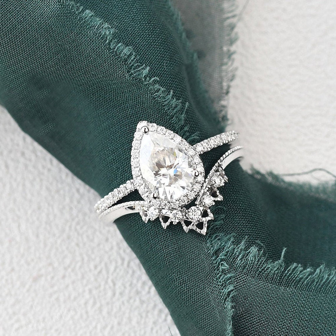 2.0 CT Pear Cut Halo Moissanite Bridal Ring Set - violetjewels