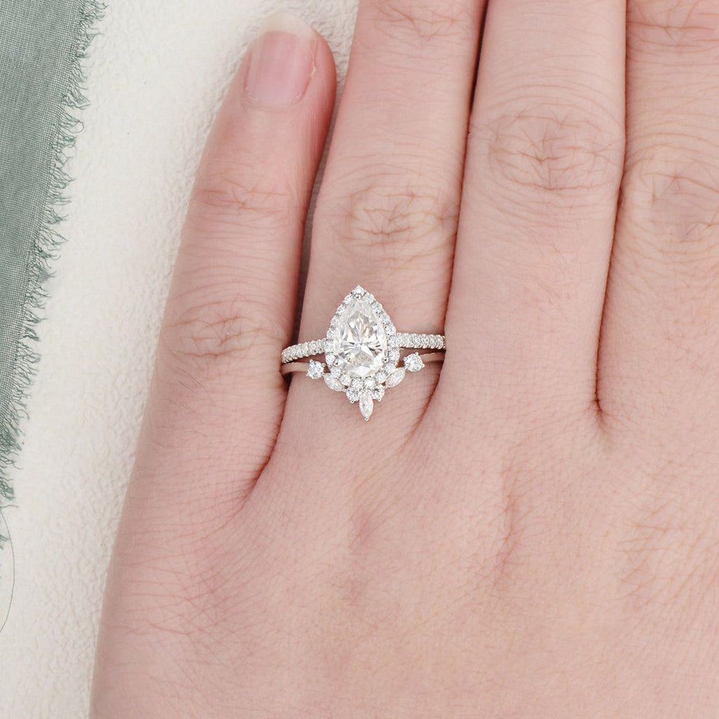 2.0 CT Pear Cut Halo Moissanite Bridal Ring Set - violetjewels