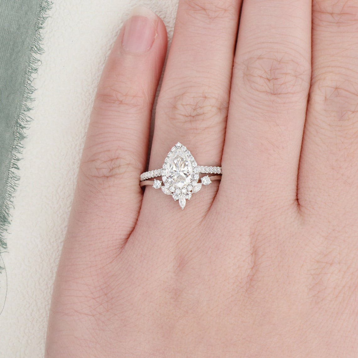 2.0 CT Pear Cut Halo Moissanite Bridal Ring Set - violetjewels