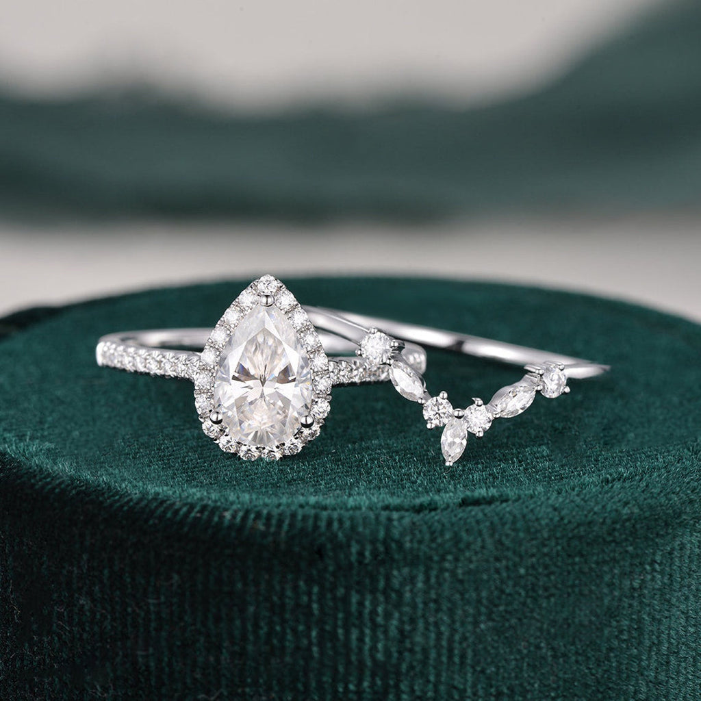 2.0 CT Pear Cut Halo Moissanite Bridal Ring Set - violetjewels