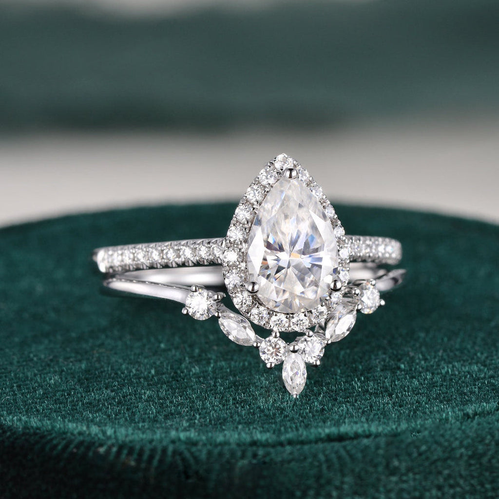 2.0 CT Pear Cut Halo Moissanite Bridal Ring Set - violetjewels