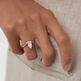 1.0-3.0 CT Pear Shaped Lab Grown Diamond Unique Engagement Ring