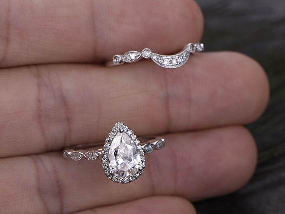 1.0 CT Pear Cut Halo Moissanite Bridal Ring Set - violetjewels