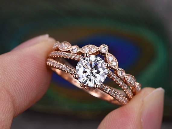 1.0 CT Round Cut Solitaire Split Shank Moissanite Bridal Ring Set - violetjewels