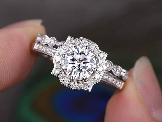 0.75 CT Round Vintage Style Moissanite Bridal Ring Set - violetjewels