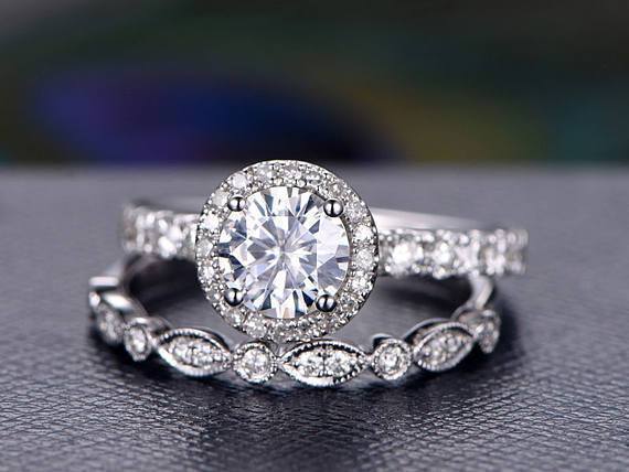 1.0 CT Round Cut Halo Moissanite Bridal Ring Set - violetjewels