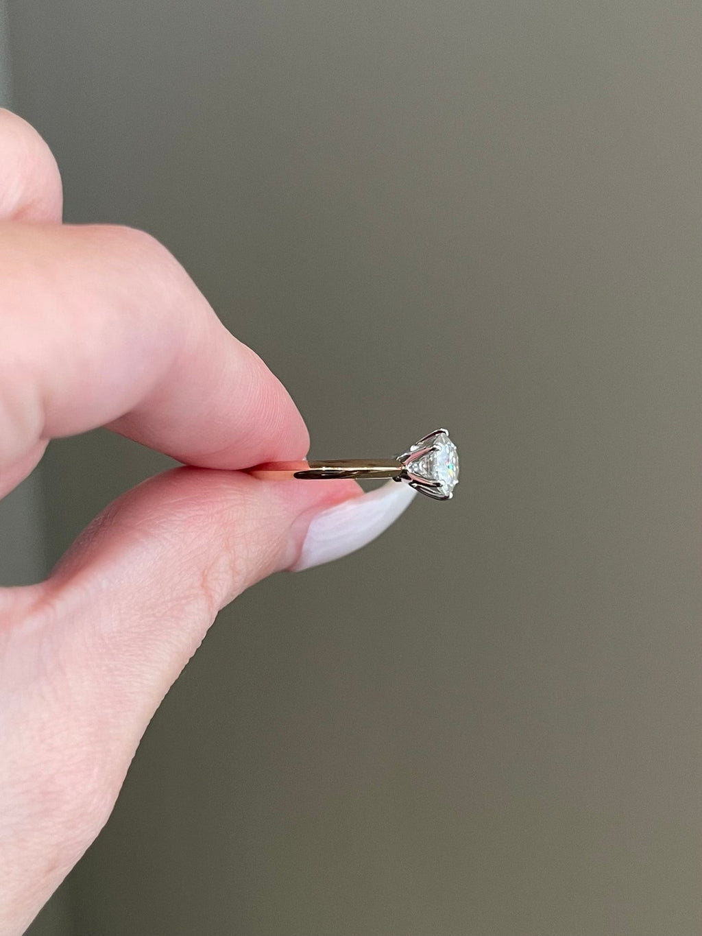 Susan- 1.0 CT Round Solitaire Moissanite Ring - violetjewels