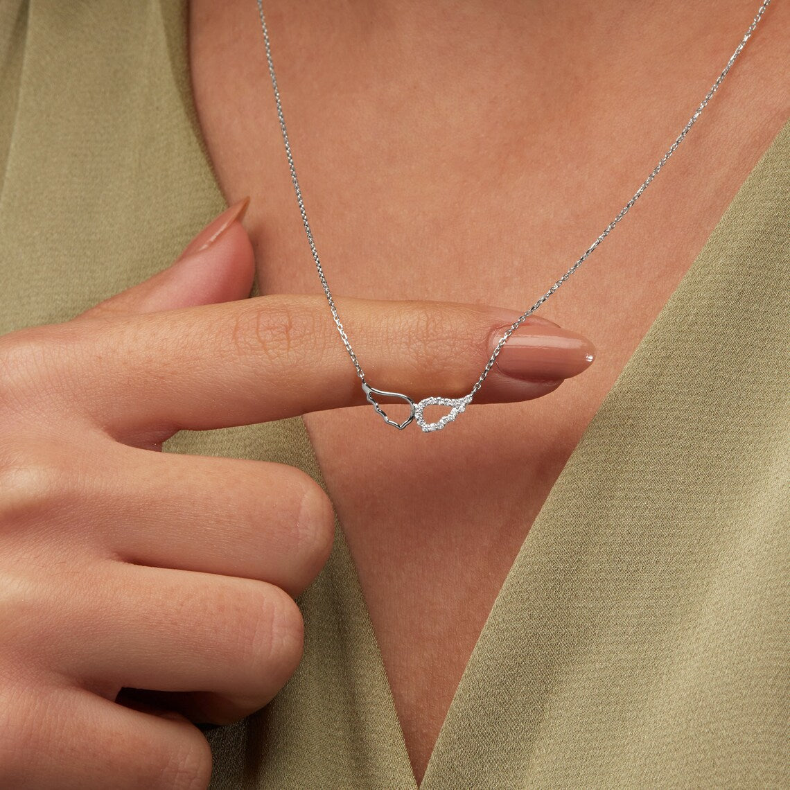 0.10 TCW Round Moissanite Diamond Wing Pendent Necklace - violetjewels