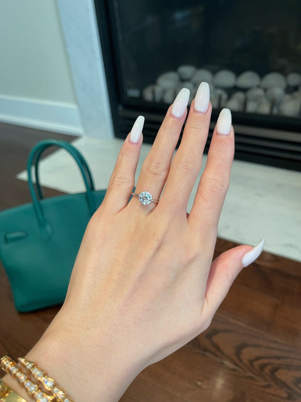 Jennifer- 1.0 CT Round Solitaire Moissanite Ring - violetjewels
