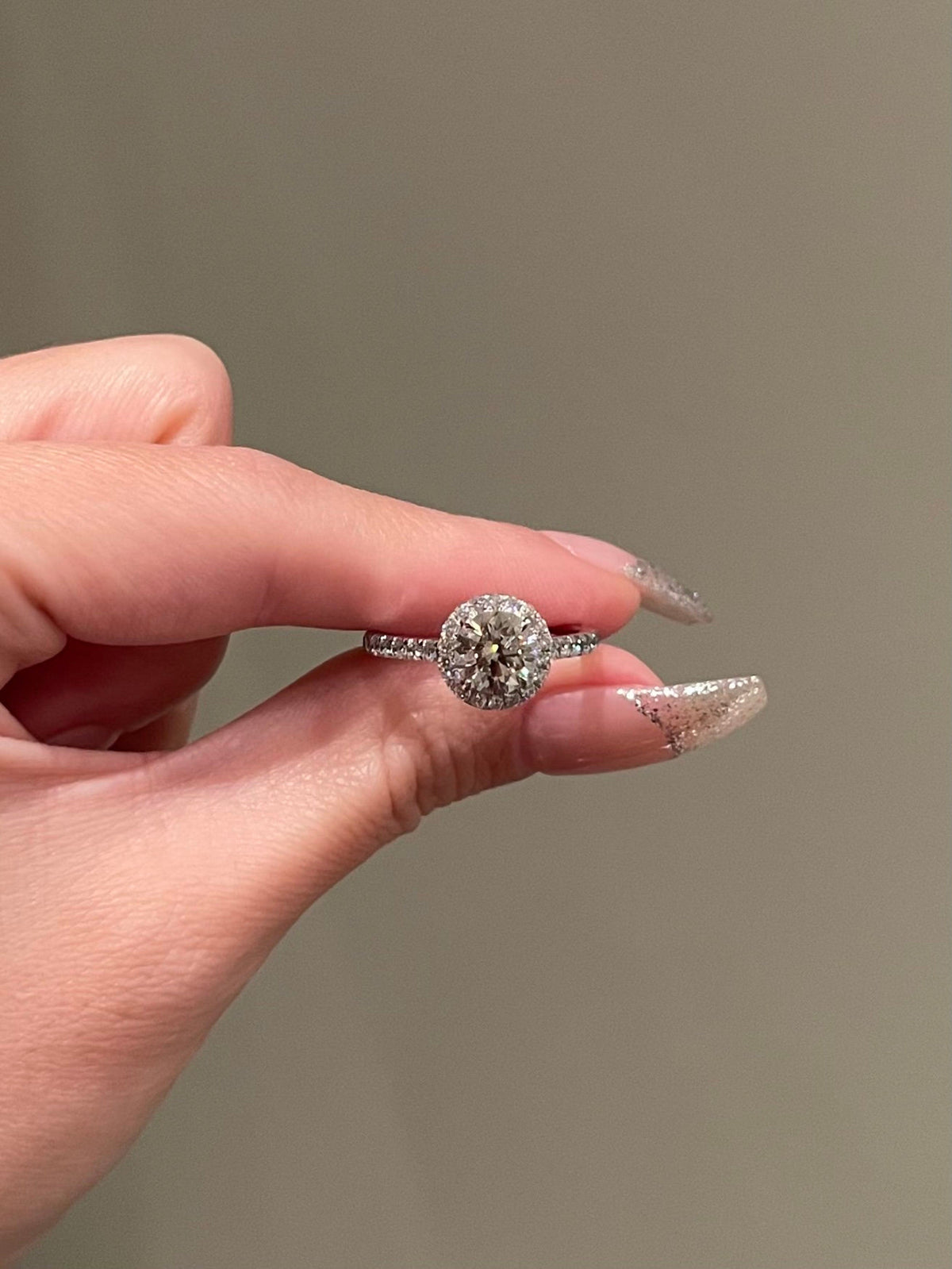 Lisa- 1.0 CT Round Pave Moissanite Ring - violetjewels
