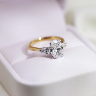 1.0-3.0 T Oval Lab Grown  Diamond Three Stone Engagement Ring