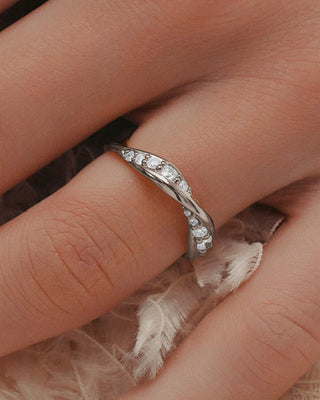 0.40 TCW Round Diamond Twisted Wedding Band