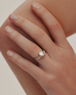 1.01 CT Round CVD Diamond Unique Style Engagement Ring