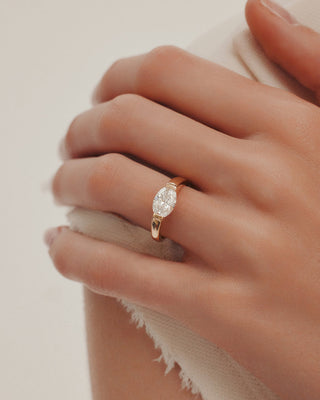 1.0 CT Oval CVD Diamond Unique Style Engagement Ring
