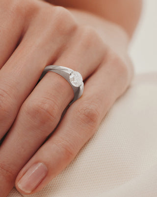 1.0 CT Round CVD Diamond Unique Style Engagement Ring