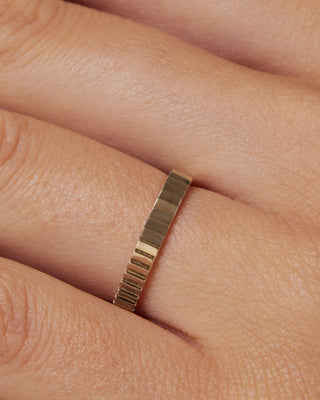 Classic Scale Wedding Band